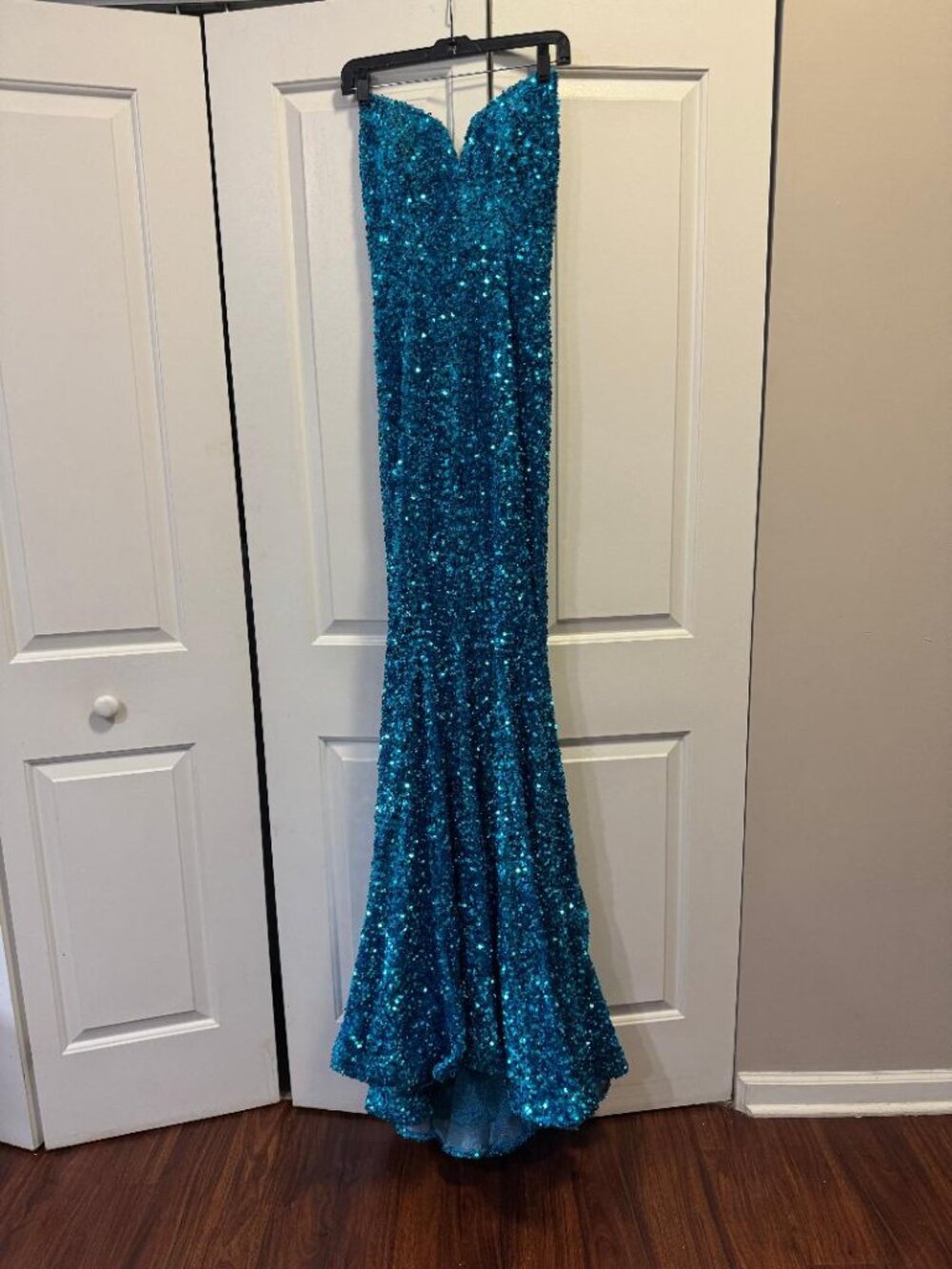 Sparkly Turquoise Sweetheart Neckline Dress